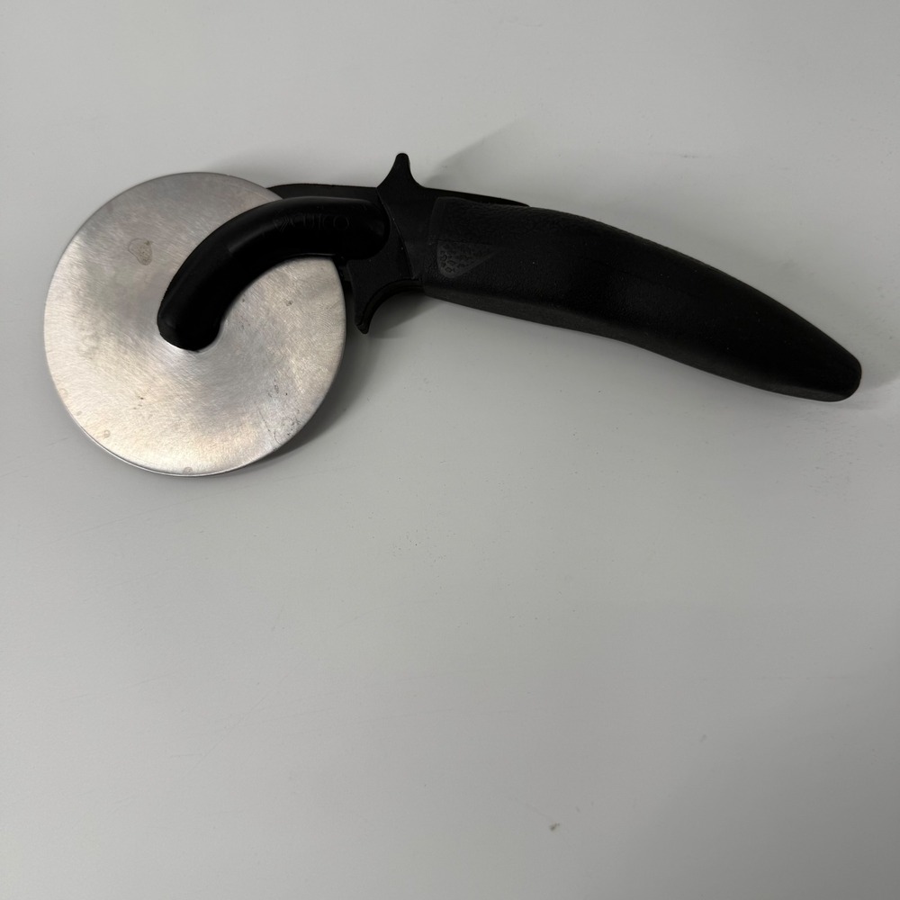 Cutco 1302 Pizza Cutter Black Ergonomic Handle Stainless Steel Blade USA Made